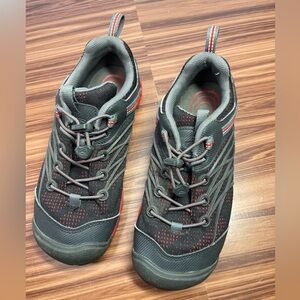 Keen Chandler CNX black,gray, Red Youth Big Kids Size 4 boxEH